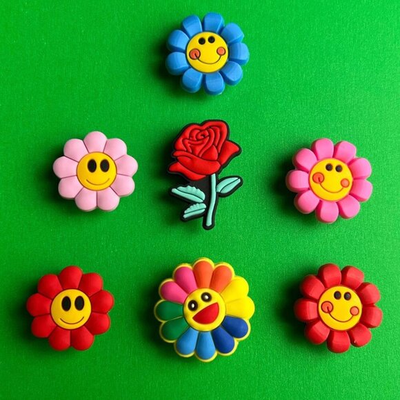 Flowers Crocs Shoe Charms Set of 7 - jibbitz Charms - Picture 1 of 6